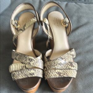 Chic Snakeskin Patterned Sandals